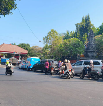 Antrean SPBU di Singaraja Berlanjut, Bupati Buleleng Imbau Warga Tak Panic Buying
