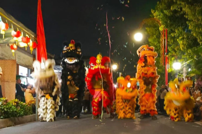 Belasan Barongsai Meriahkan Piodalan Pura Sri Sedana Dan Cong Poo Kong Bio Gianyar 1