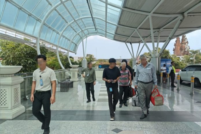 Beraksi Di Pasar Selemadeg, Penghipnotis Asal Iran Dideportasi 1