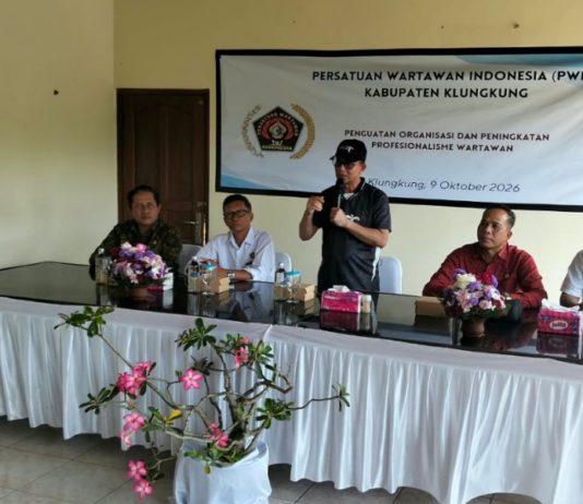 Buka Konsolidasi PWI Klungkung, Bupati Satria Tekankan Pentingnya Profesionalisme Wartawan