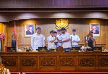 Bupati Adi Arnawa Sampaikan Penjelasan APBD 2027 dan Tiga Raperda Strategis