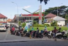 Cegah Macet ke Bandara, Antrean SPBU Tuban Dibatasi