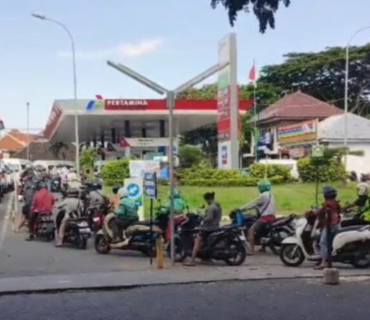 Cegah Macet ke Bandara, Antrean SPBU Tuban Dibatasi