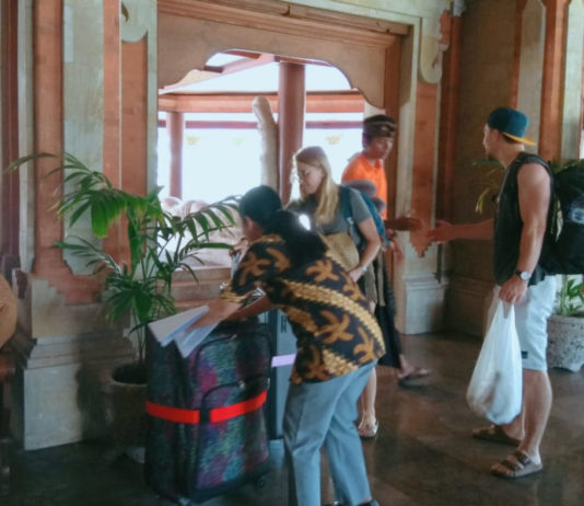 Dampak Krisis BBM di Karangasem: Bookingan Hotel Dibatalkan, Wisatawan Check Out Lebih Awal