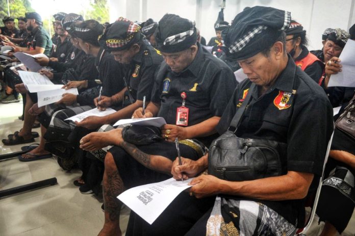 Diajak Gunakan Uang Digital Secara Bijak, Pecalang Dibekali Literasi Keuangan 1
