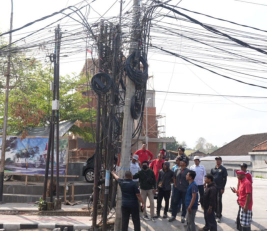 Diskominfo Tabanan Lakukan Pengecekan Relokasi Kabel Fiber Optik