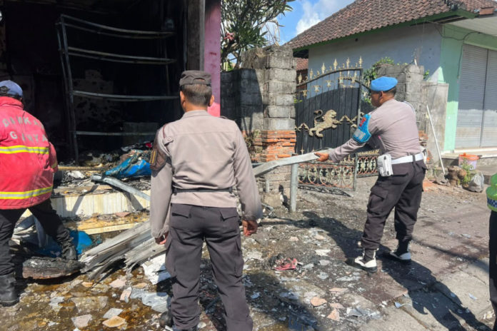 Gelar Olah TKP, Kebocoran LPG Diduga Jadi Penyebab Kebakaran RM ACK Di Desa Lebih 1