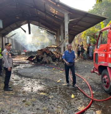 Gudang Serkel Kayu di Wanasari Terbakar, Kerugian Ditaksir Rp500 Juta