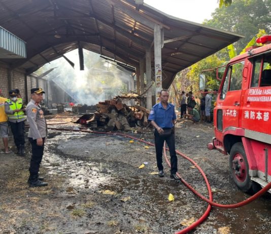 Gudang Serkel Kayu di Wanasari Terbakar, Kerugian Ditaksir Rp500 Juta