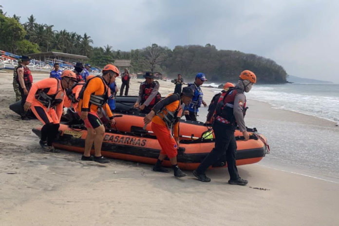 Hari Ketiga, Pemancing Jatuh Di Pantai Bukit Asah Karangasem Belum Ditemukan 1