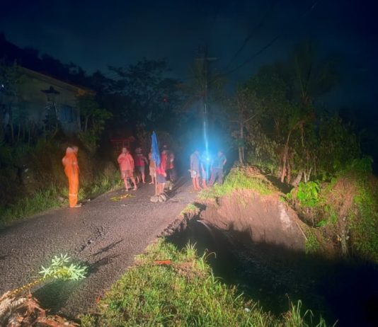 Hujan Deras Landa Jembrana, Senderan Jalan Nakula di Yehembang Kauh Jebol