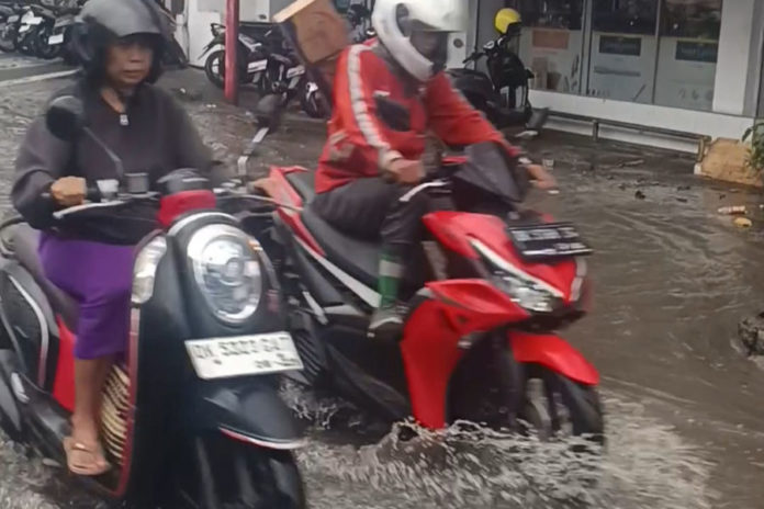 Hujan Sejam, Sejumlah Ruas Jalan Di Tabanan Tergenang 1