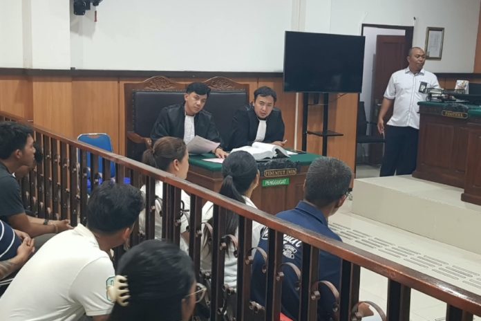 Istri Man Colik Nangis Di Sidang, Minta Petong Dihukum Mati 1