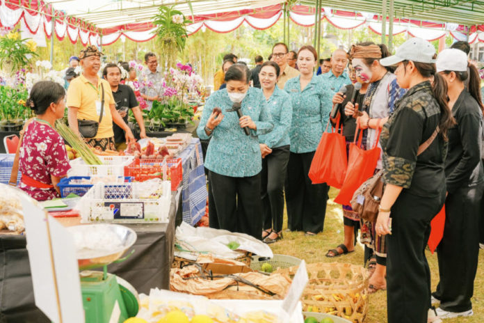 Jadi Tuan Rumah