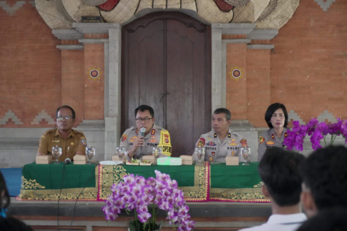 Kapolres Gianyar Ajak Pelajar SMAN 1 Blahbatuh Jauhi Narkoba Dan Tertib Berlalulintas 1