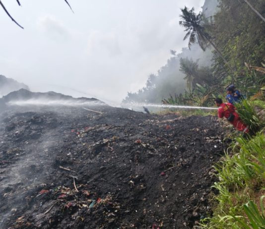 Kebakaran TPA Sente, Masuki Hari Ketiga Asap Masih Mengepul