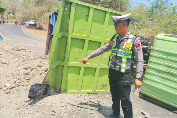 Kecelakaan Truk Dan Minibus Di Gerokgak, WNA Asal Slovakia Alami Patah Tulang 1