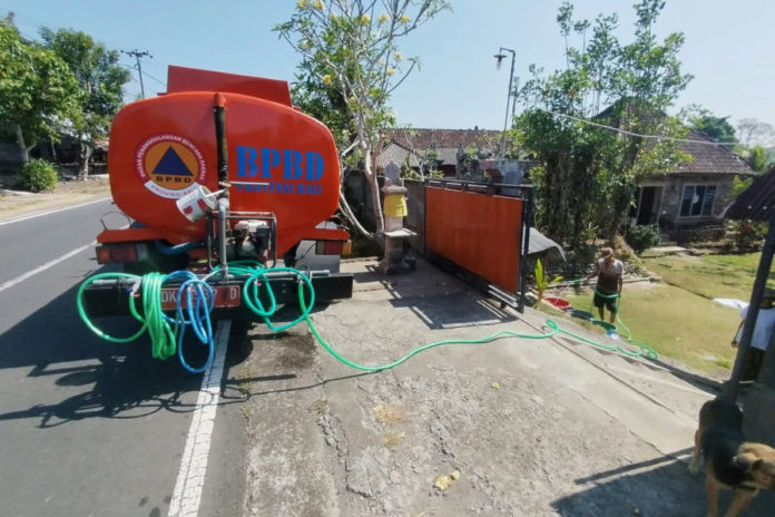 Kemarau Berkepanjangan, BPBD Tabanan Salurkan 30.000 Liter Air Bersih Ke Antosari 1