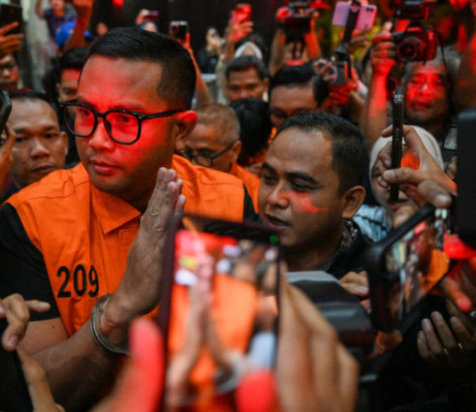 KPK Umumkan Tersangka OTT Bupati Klaten, Amankan Tong dan Uang Rp1,9 M