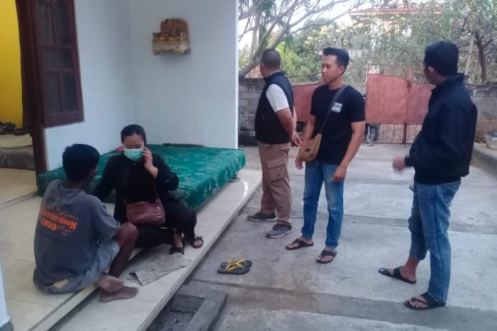 Mengamuk Dan Bikin Resah Penghuni Kos, ODMK Di Banyuning Diamankan Satpol PP 1