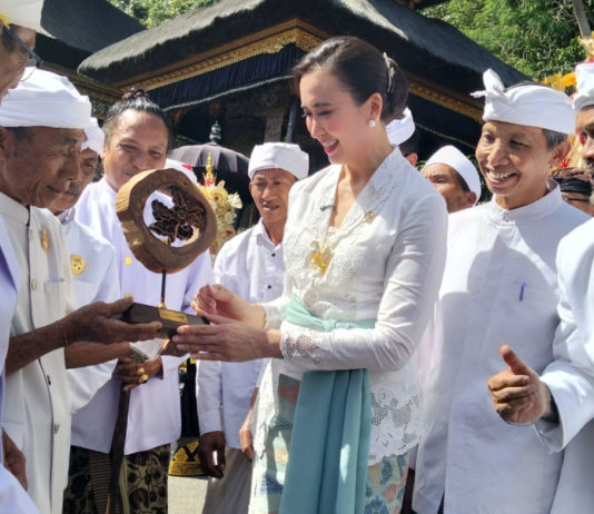 Menpar Widiyanti Hadiri Karya Tawur Agung Manca Wali Krama di Pura Hulundanu Batur Desa Adat Songan