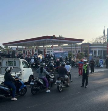 Pasokan BBM Datang, SPBU di Jembrana Diserbu Kendaraan