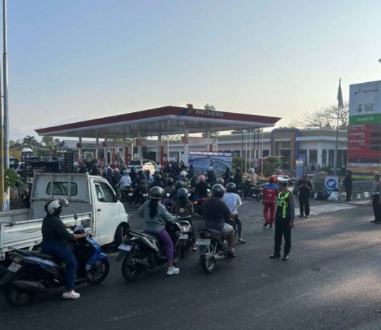 Pasokan BBM Datang, SPBU di Jembrana Diserbu Kendaraan
