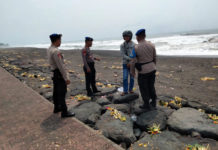 Patroli di Pantai Lembeng, Sat Polairud Polres Gianyar Imbau Warga Waspadai Gelombang Tinggi