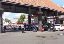 Pemberlakuan Sistem Ganjil Genap Beli BBM di Gianyar Masih Diwarnai Antrean