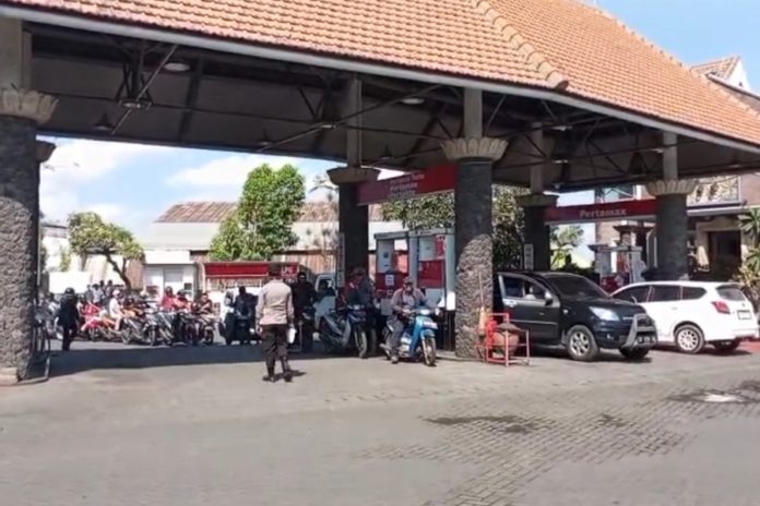 Pemberlakuan Sistem Ganjil Genap Beli BBM Di Gianyar Masih Diwarnai Antrean 1