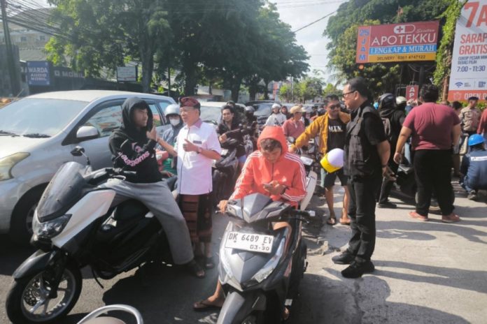 Percepat Distribusi BBM, Gubernur Koster Salurkan Kemasan 3 Liter Di SPBU Pegok 2