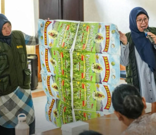 Perempuan Badung Dilatih Sulap Barang Bekas Jadi Produk Bernilai Jual