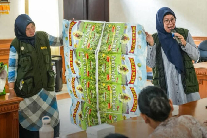 Perempuan Badung Dilatih Sulap Barang Bekas Jadi Produk Bernilai Jual 1
