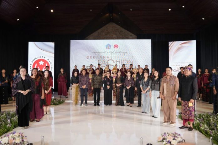 Perkuat Eksistensi Wastra Bali, Dekranasda Bali Fashion Road Show Digelar Di Gianyar 1