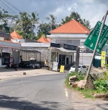 Plang Penunjuk Arah Depan Pasar Yangapi Rusak Berbulan-bulan, Dishub akan Cek Ulang ke Lokasi