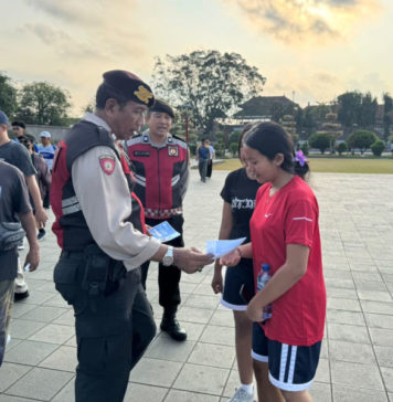 Polres Gianyar Sosialisasi SMA Kemala Taruna Bhayangkara di Alun-Alun Kota