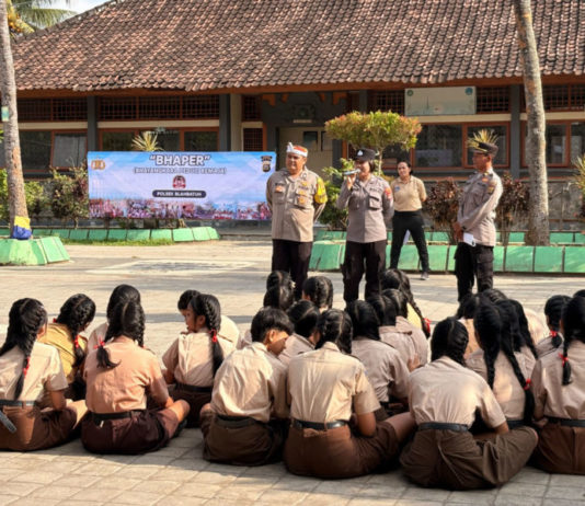Polsek Blahbatuh Edukasi Siswa SMPN 2 Keramas Soal Tertib Lalu Lintas dan Peluang Pendidikan
