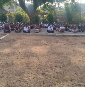 Polsek Gencarkan Program Polidik, Ajak Ratusan Siswa SMKN 3 Sukawati Cegah Hoaks dan Bullying