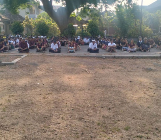 Polsek Gencarkan Program Polidik, Ajak Ratusan Siswa SMKN 3 Sukawati Cegah Hoaks dan Bullying
