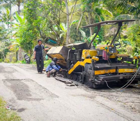 PUPR Gianyar Kebut Pengerjaan Pengaspalan Jalan di Kawasan Uma Dawa-Gepokan