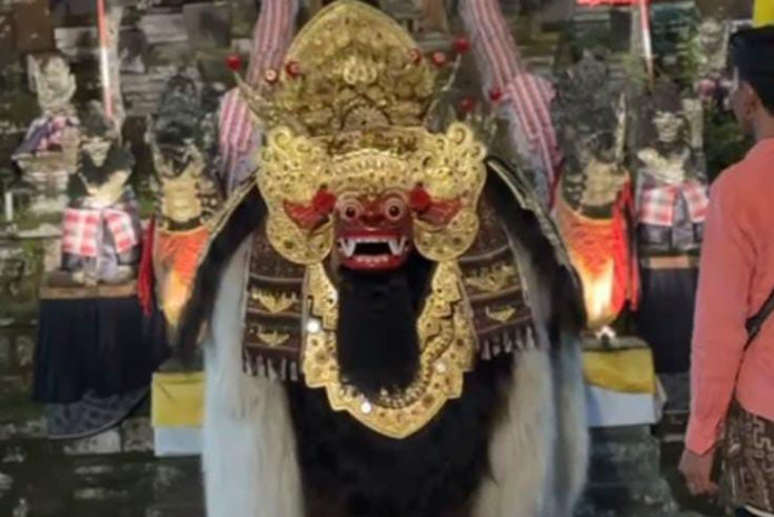 Pura Samuantiga Gelar Pujawali Ratu Agung Sakti, Prosesi Napak Pertiwi Hadirkan Belasan Tapakan 1