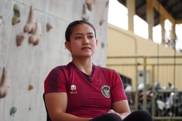 Raih Emas Di Asian Games, Desak Rita Sujud Syukur Usai 'Indonesia Raya' Berkumandang 1