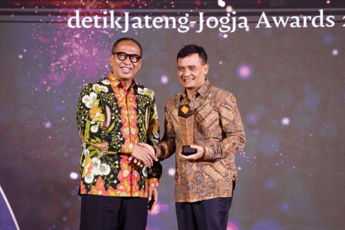 Raih Penghargaan Investasi, Ahmad Luthfi Sukses Pacu Ekonomi Jawa Tengah 1