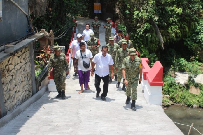 Rampung Ditinjau Tim Mabesad, Jembatan Garuda Singapadu Kaler Dimanfaatkan Warga 1