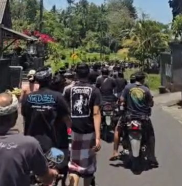 Ratusan Orang Iringi Penguburan Sopir Truk Dibakar Bosnya di Karangasem
