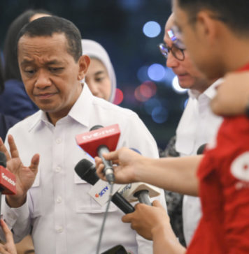 Sebut Stok Nasional Aman, Ini Kata Bahlil Soal Antrean BBM di Bali