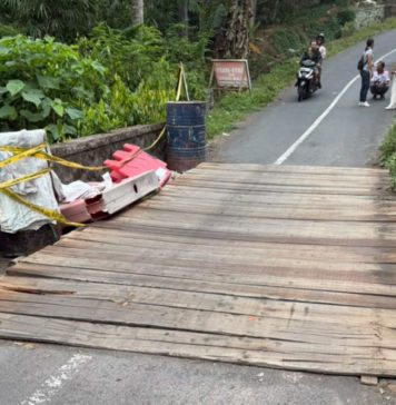 Senderan Jebol, Akses ke Banjar Utu dan Pura Besi Kalung Andalkan Jembatan Darurat