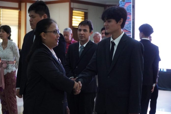 Sepuluh Anak Berkewarganegaraan Ganda Dikukuhkan Menjadi WNI 1