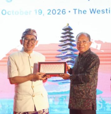 Serahkan Keyboard Aksara Bali ke Menteri Kebudayaan, Gubernur Koster Dorong Pelestarian di Era Digital