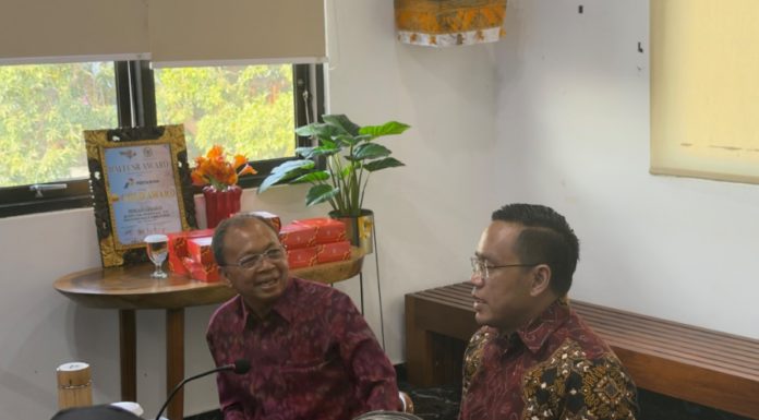Sikapi Antrean BBM di Bali, Gubernur Koster Gelar Rapat Tertutup Bersama Dirut Pertamina